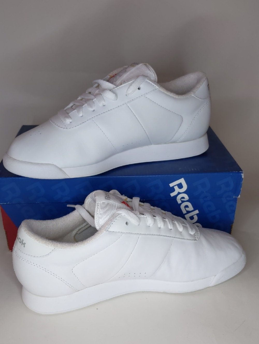 Reebok Women's All-White Leather Sneakers - 8 Wide D New + Free Gift